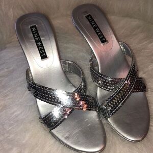 Nine West sequin silver heels. EUC!
